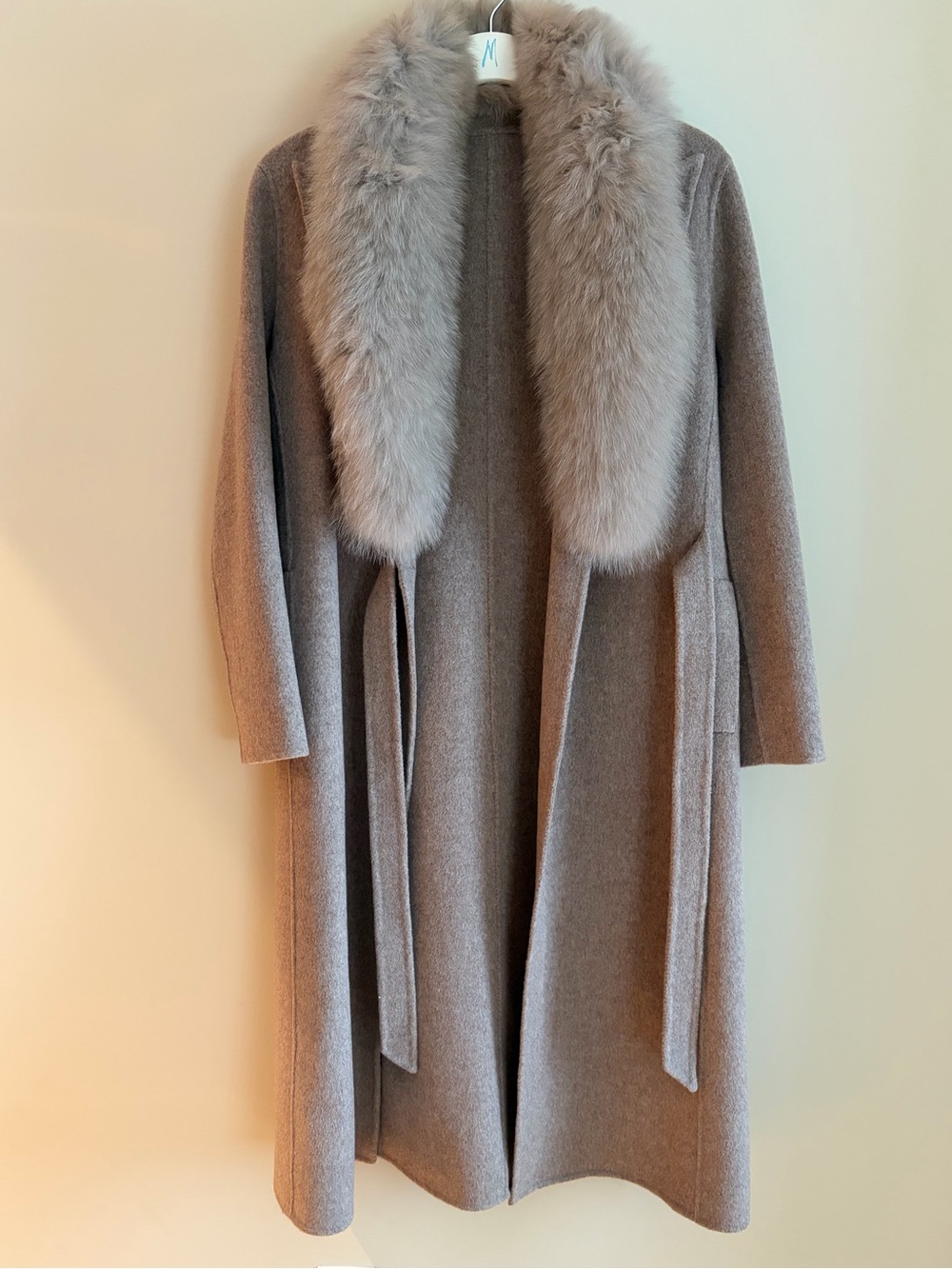 Women’s Long Wool Coat With Detachable Fur Collar - Picture 8 of 16